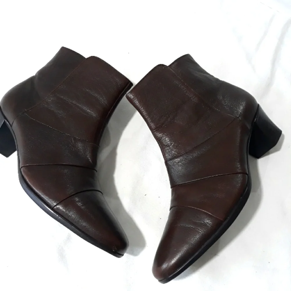 Munro American Leather Brown Ankle Boots Zippered Size 11 M